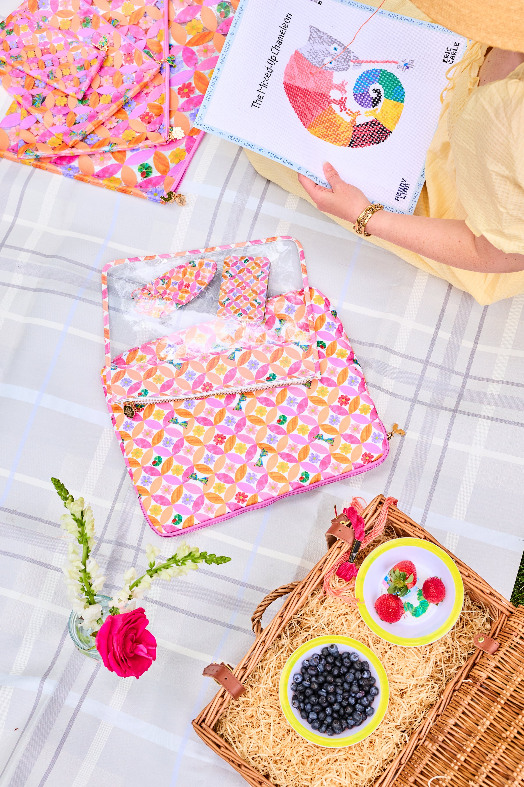 Circle Leaf Flower/Butterfly Flat Pouch