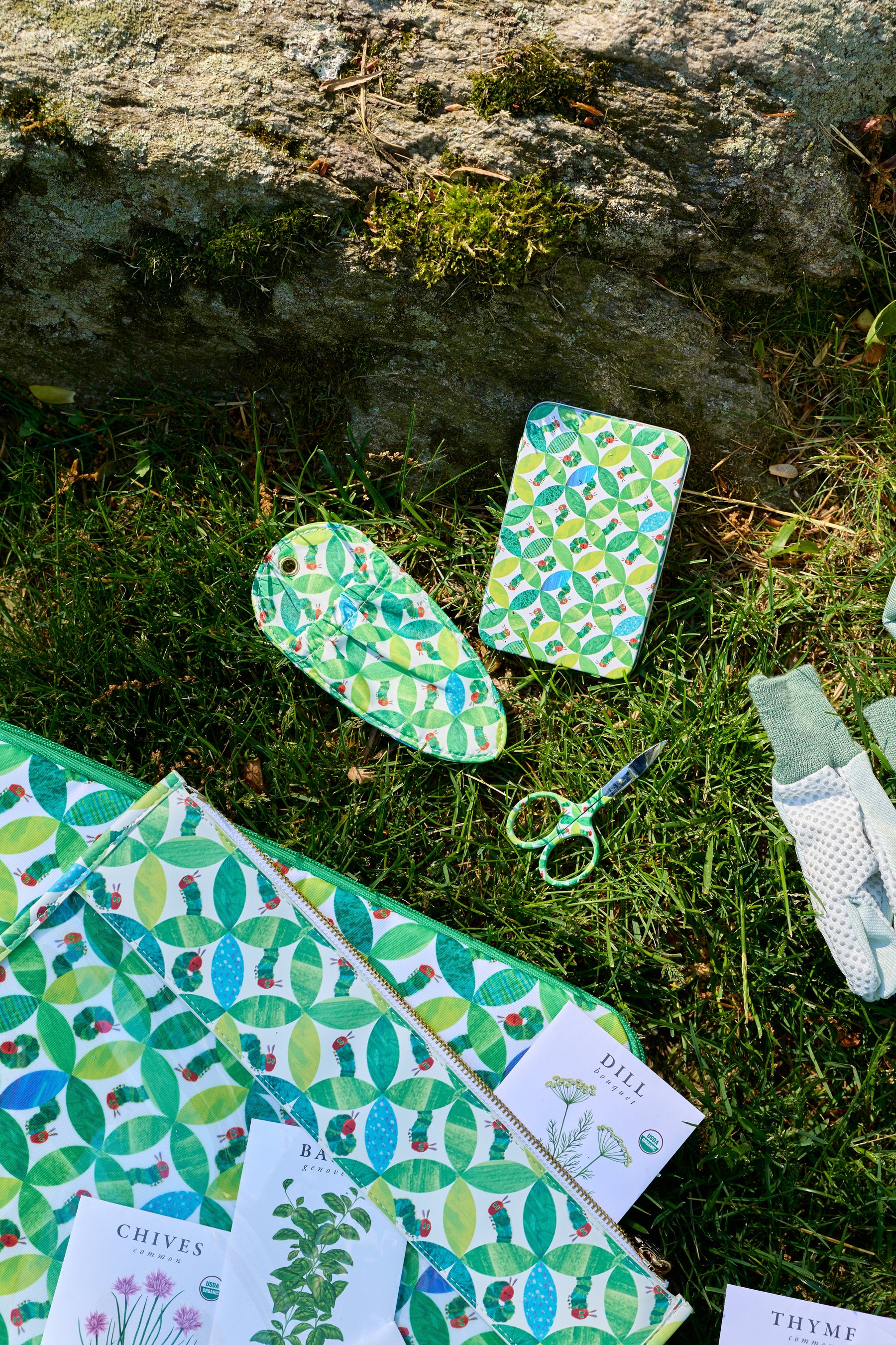 Circle Leaf Caterpillar Magnet Tin