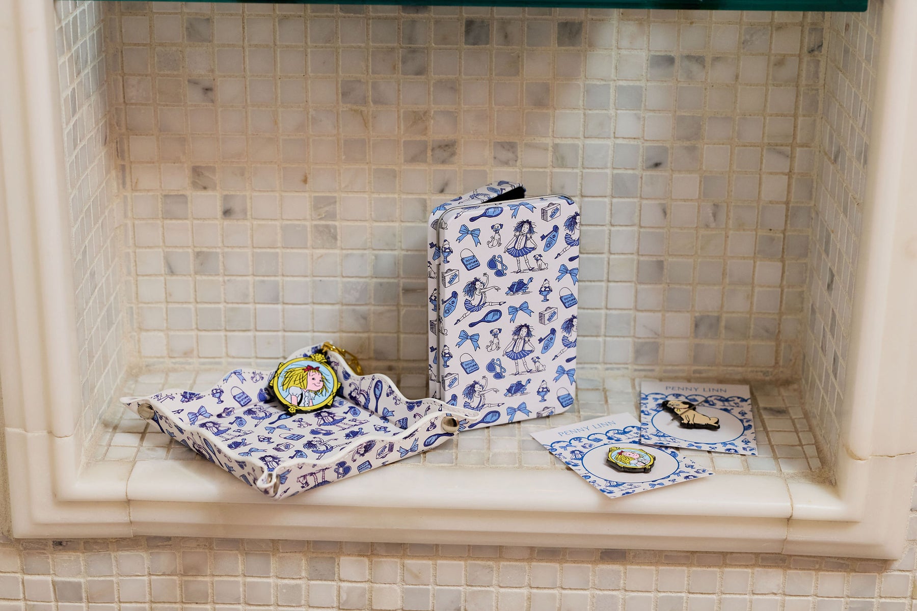 Eloise Toile Magnet Tin